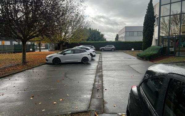 Immeuble à vendre    4 pièces • 1 153 m2 Toulouse