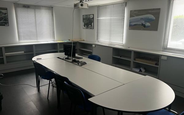 Immeuble à vendre    4 pièces • 1 153 m2 Toulouse