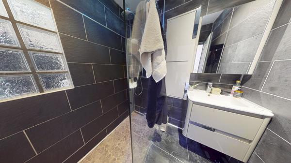 Appartement en TRIPLEX avec Cour et Rez de Jardin