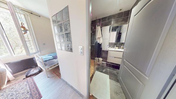 Appartement en TRIPLEX avec Cour et Rez de Jardin