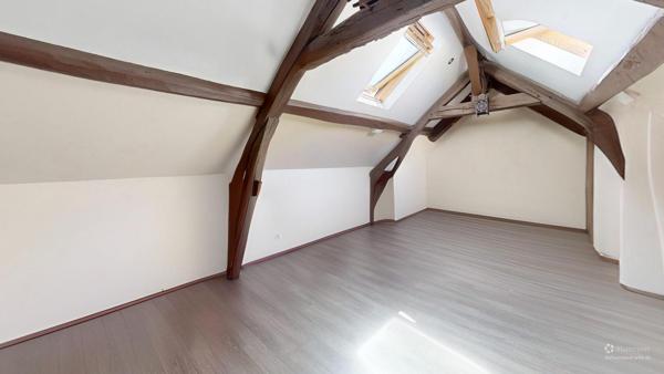Appartement en TRIPLEX avec Cour et Rez de Jardin
