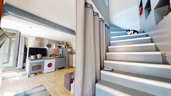 Appartement en TRIPLEX avec Cour et Rez de Jardin
