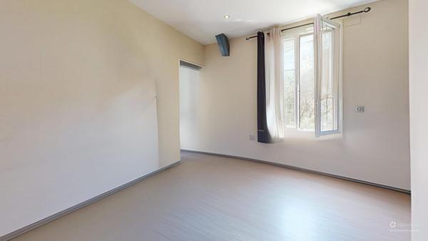 Appartement en TRIPLEX avec Cour et Rez de Jardin