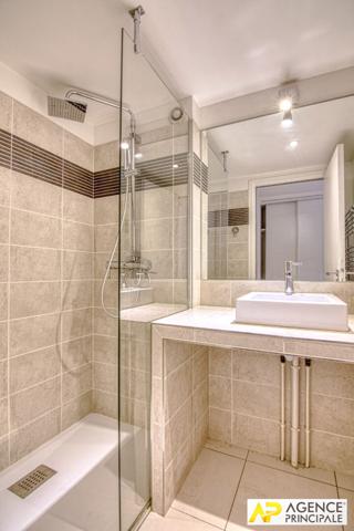 Versailles Mairie Appartement "esprit maison" de 4 pièces 100 m² au sol avec box €680 000 ** - Référence 27261