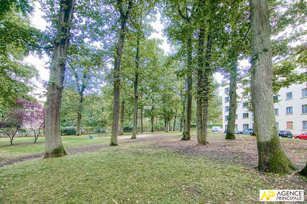 Versailles Clagny Appartement 4 pièces 86 m² carrez avec cave et parking €490 000 ** - Référence 27295