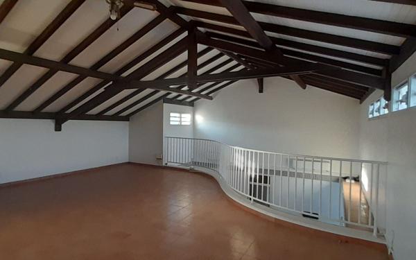 Maison à vendre    5 pièces •  Le Gosier