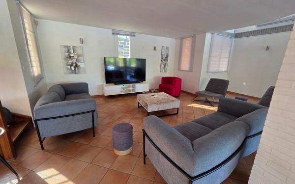 Maison à vendre    5 pièces •  Le Gosier