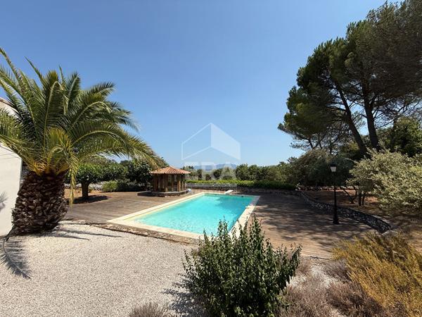 A VENDRE 83470 SAINT MAXIMIN MAISON T5 DE 150M² SUR 5000M² DE TERRAIN DONT 2500M² CONSTRUCTIBLE 2 DEPENDANCES GARAGE PISCINE