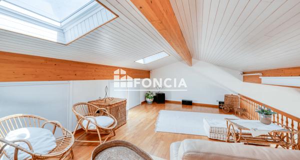 À vendre Maison 10 pièces 215.02 m² - Bordeaux 33800