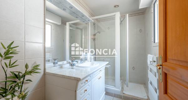 À vendre Maison 10 pièces 215.02 m² - Bordeaux 33800
