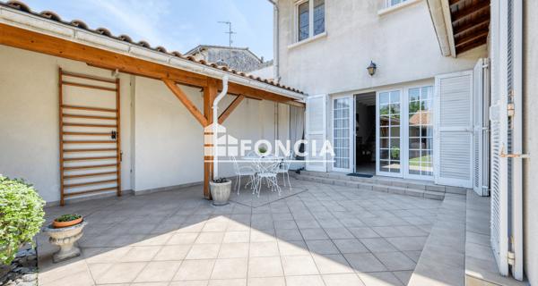 À vendre Maison 10 pièces 215.02 m² - Bordeaux 33800