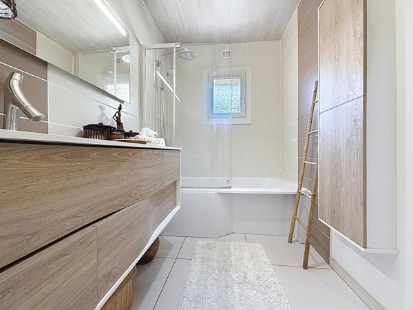 ETOILE Centre historique. Appartement 143 m² dans bâtisse en pierres