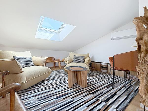 ETOILE Centre historique. Appartement 143 m² dans bâtisse en pierres