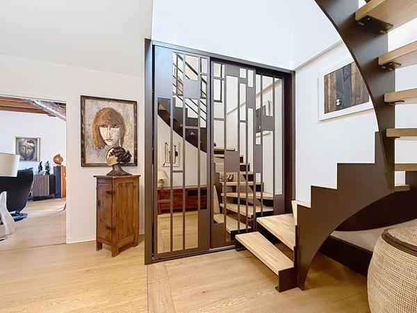ETOILE Centre historique. Appartement 143 m² dans bâtisse en pierres