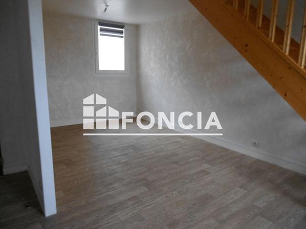 Location Appartement 2 pièces 49.02 m² - 3 ET 5 RUE EMILE LANDAIS Chace 49400