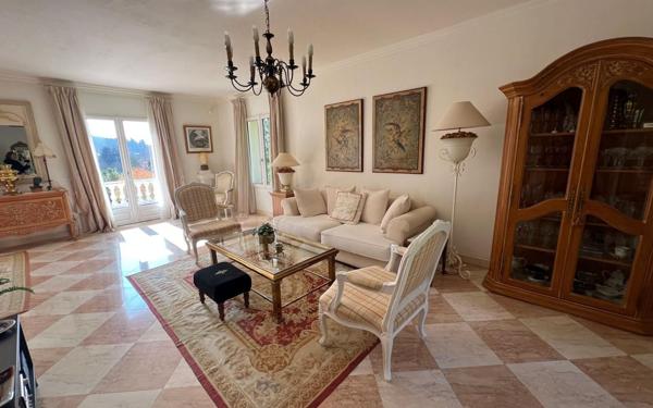 Maison à vendre    6 pièces •  Étréchy