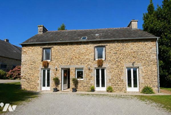 Maison de campagne en pierre. 