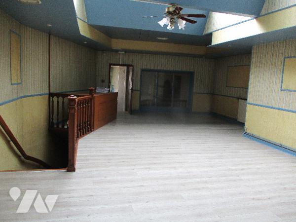 AIRE SUR LA LYS : A proximité de la grand'Place, ensemble immobilier