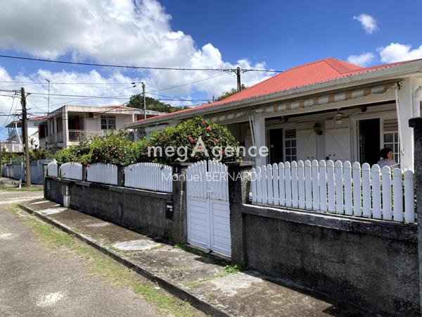 Maison à LES ABYMES, 97139 - 5 pièces 101m²