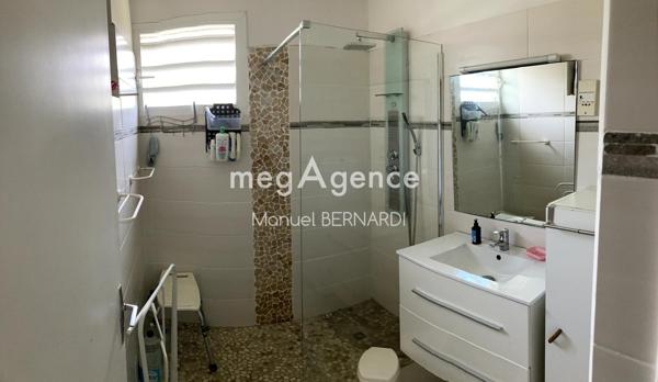 Maison à LES ABYMES, 97139 - 5 pièces 101m²