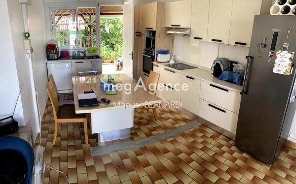Maison à LES ABYMES, 97139 - 5 pièces 101m²