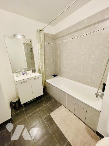 Appartement T2 avec balcon / parking / ascenseur