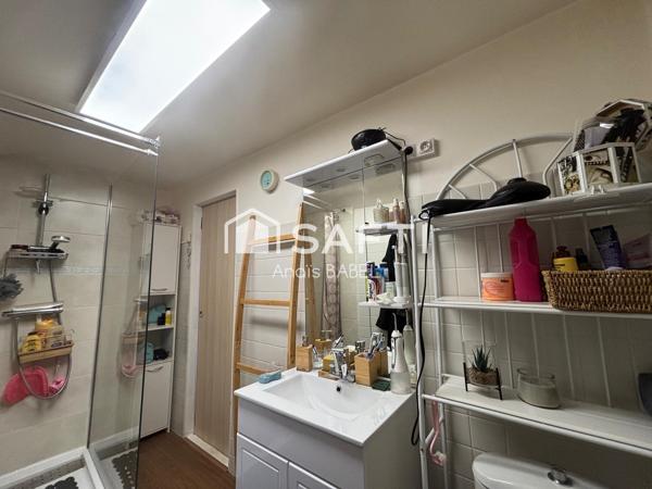 Confort, cour et garages : maison à ne pas manquer