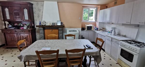 maison en pierres avec terrain de 1900m2 et dépendances