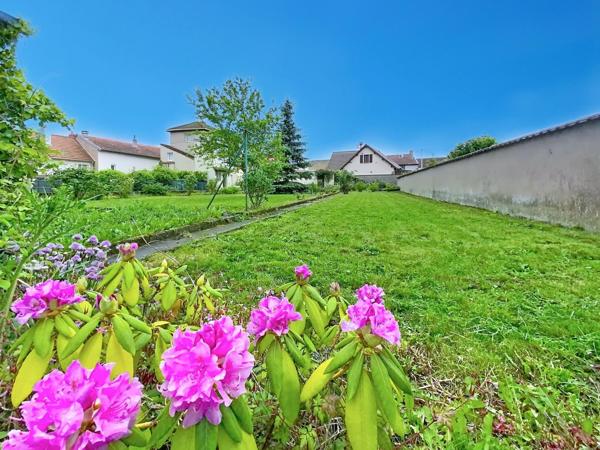 « Augny – Maison familiale 122 m², 3 chambres, garage double, jardin piscinable et vie de quartier privilégiée ».