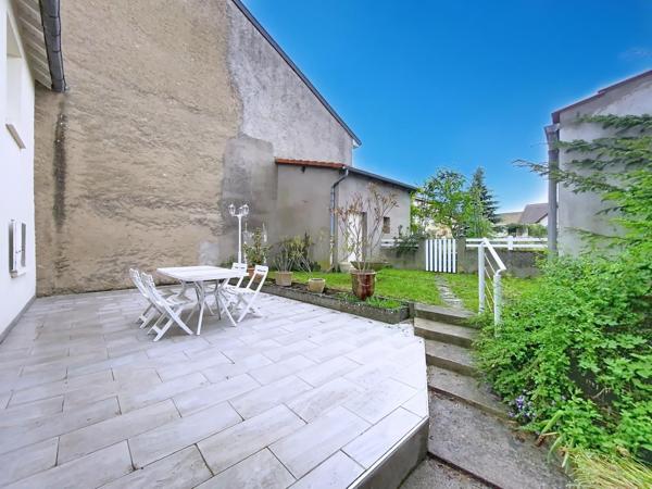 « Augny – Maison familiale 122 m², 3 chambres, garage double, jardin piscinable et vie de quartier privilégiée ».
