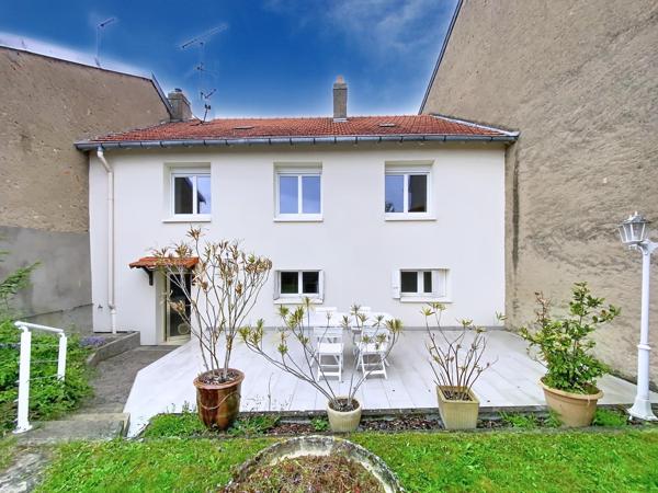 « Augny – Maison familiale 122 m², 3 chambres, garage double, jardin piscinable et vie de quartier privilégiée ».