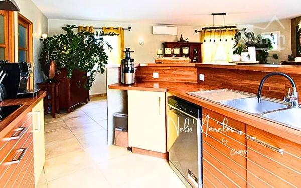 Cécilia Rivot vous présente à Biganos(33) cette magnifique villa T7  avec piscine et un studio indépendant.