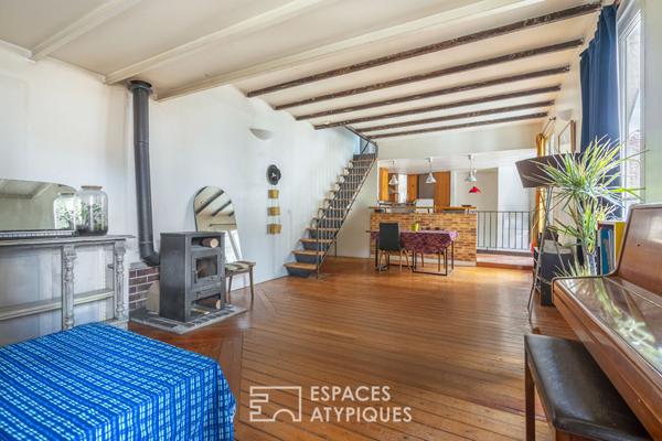 Triplex au dernier étage sur cour avec balcon