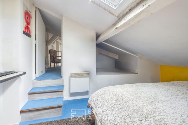 Triplex au dernier étage sur cour avec balcon