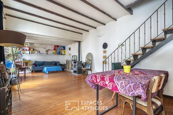 Triplex au dernier étage sur cour avec balcon