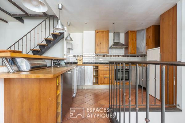 Triplex au dernier étage sur cour avec balcon