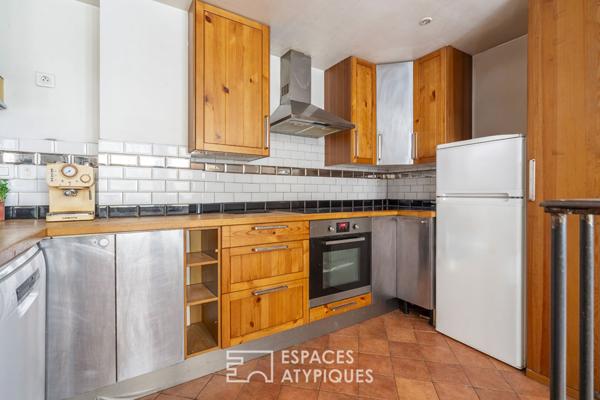 Triplex au dernier étage sur cour avec balcon