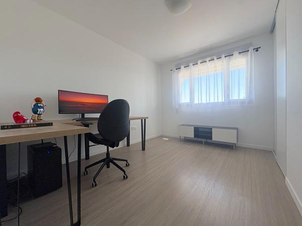 Vente                                                      Appartement
                        
                     3 pièces                      67 m2                     à Saulx-les-Chartreux