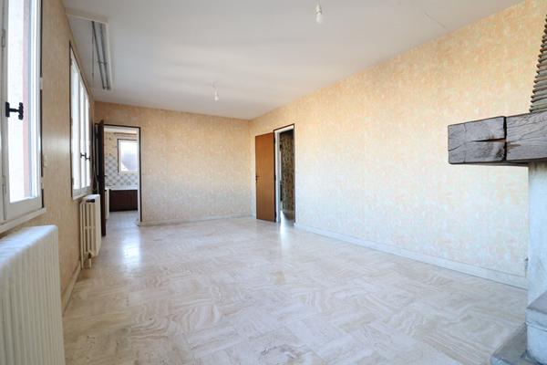 Appartement à rénover - 3 pièces à LOUVIERS