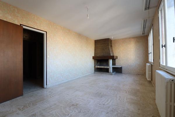 Appartement à rénover - 3 pièces à LOUVIERS