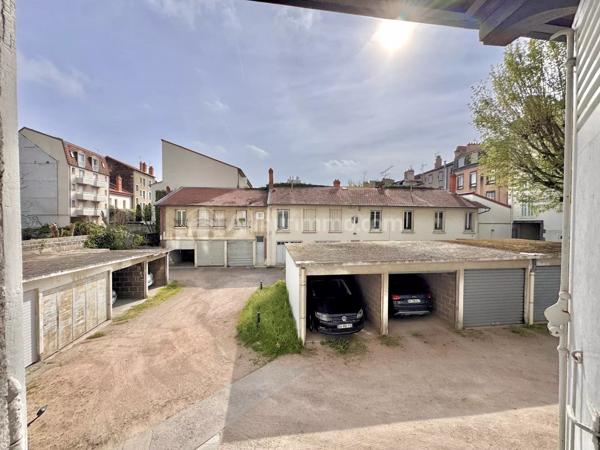 Vente                                                      Appartement
                        
                     3 pièces                      75 m2                     à Clermont-Ferrand