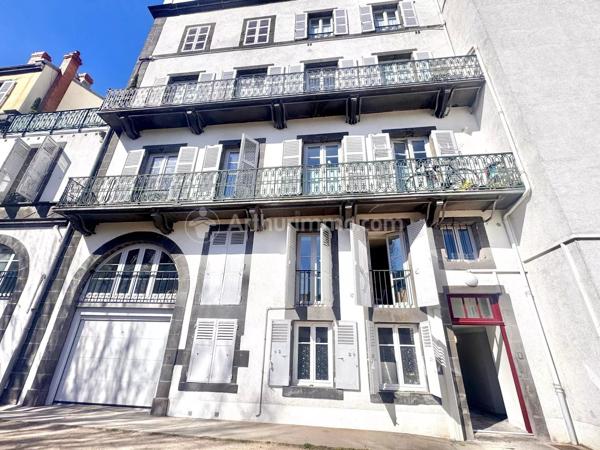 Vente                                                      Appartement
                        
                     3 pièces                      75 m2                     à Clermont-Ferrand