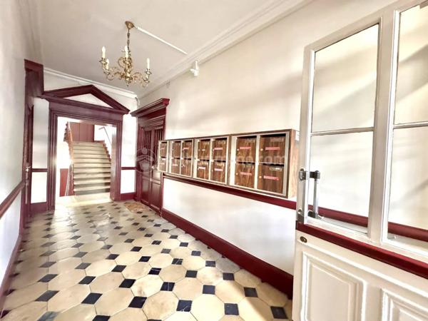 Vente                                                      Appartement
                        
                     3 pièces                      75 m2                     à Clermont-Ferrand