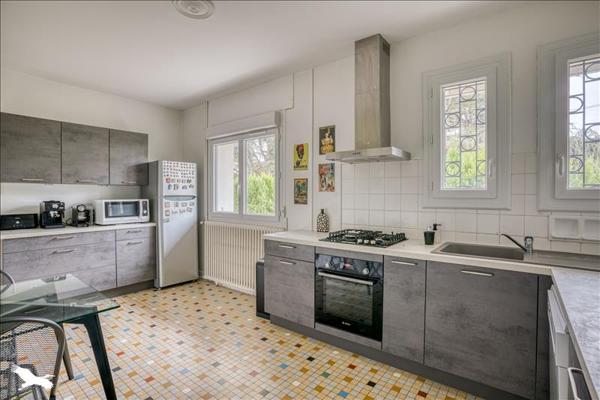 Maison à vendre |  Pineuilh |  7 pièces | 178 m²