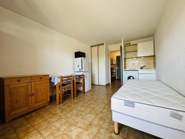 STUDIO CABINE DANS RESIDENCE AVEC PISCINE PROCHE CENTRE VILLE ET PLAGE