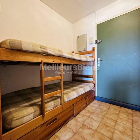 STUDIO CABINE DANS RESIDENCE AVEC PISCINE PROCHE CENTRE VILLE ET PLAGE