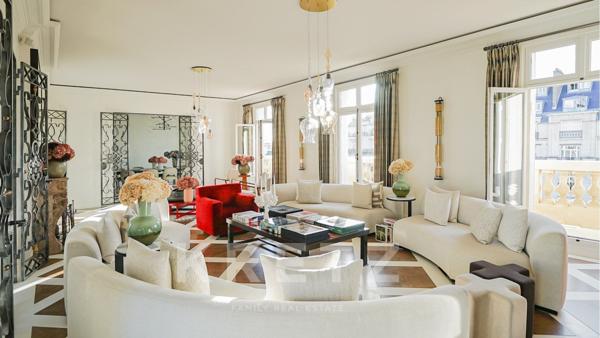 Neuilly-Sur-Seine - Boulevard des Sablons - Proche Bois de Boulogne - Etage élevé - Excellent état -