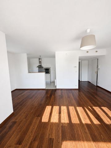 T3 lumineux de 68 m² avec balcon, ascenseur et 2 parkings ? Résidence sécurisée