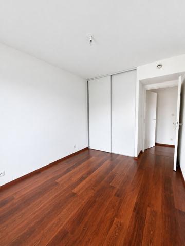 T3 lumineux de 68 m² avec balcon, ascenseur et 2 parkings ? Résidence sécurisée