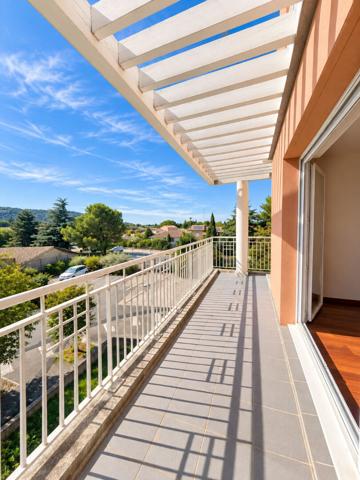 T3 lumineux de 68 m² avec balcon, ascenseur et 2 parkings ? Résidence sécurisée
